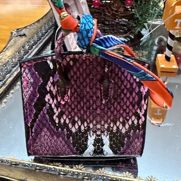 Elegant Pink and Black Handbag Charm - Picture 2 of 2